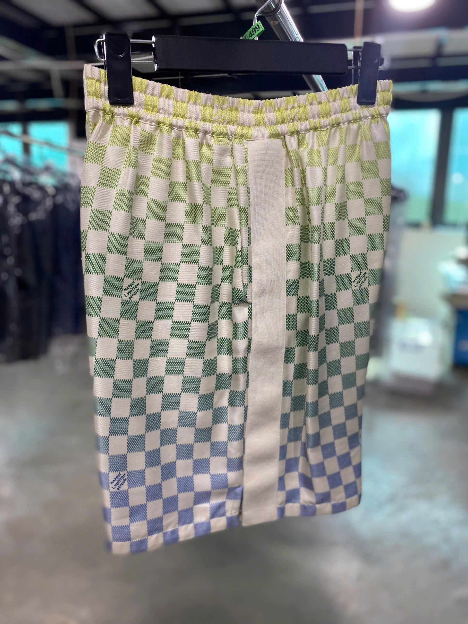 Cùng Japan Laundry tìm hiểu cách giặt quần short lụa hàng hiệu nhé Cùng Japan Laundry tìm hiểu cách giặt quần short lụa hàng hiệu nhé